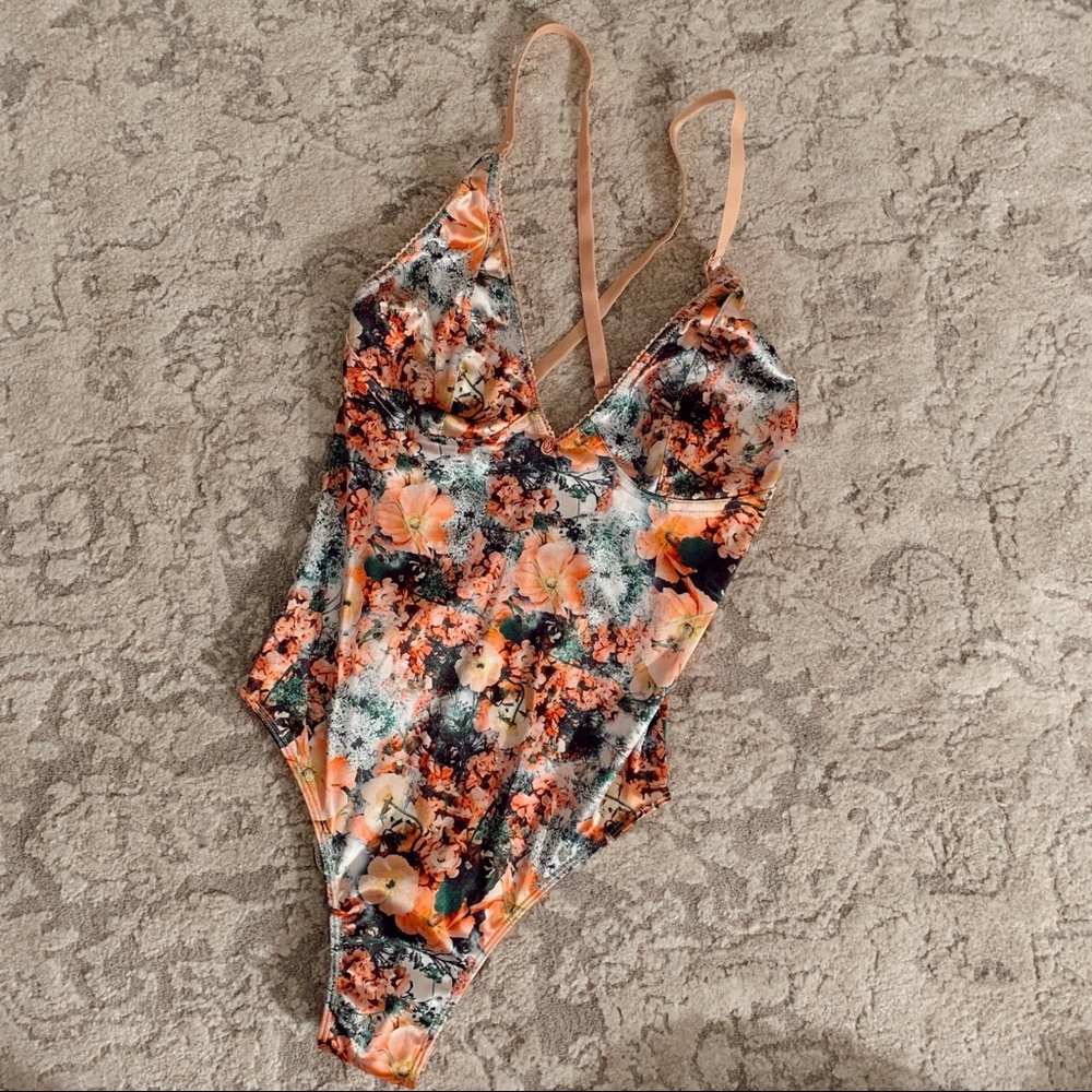 •Never Worn• Urban Outfitters Bodysuit